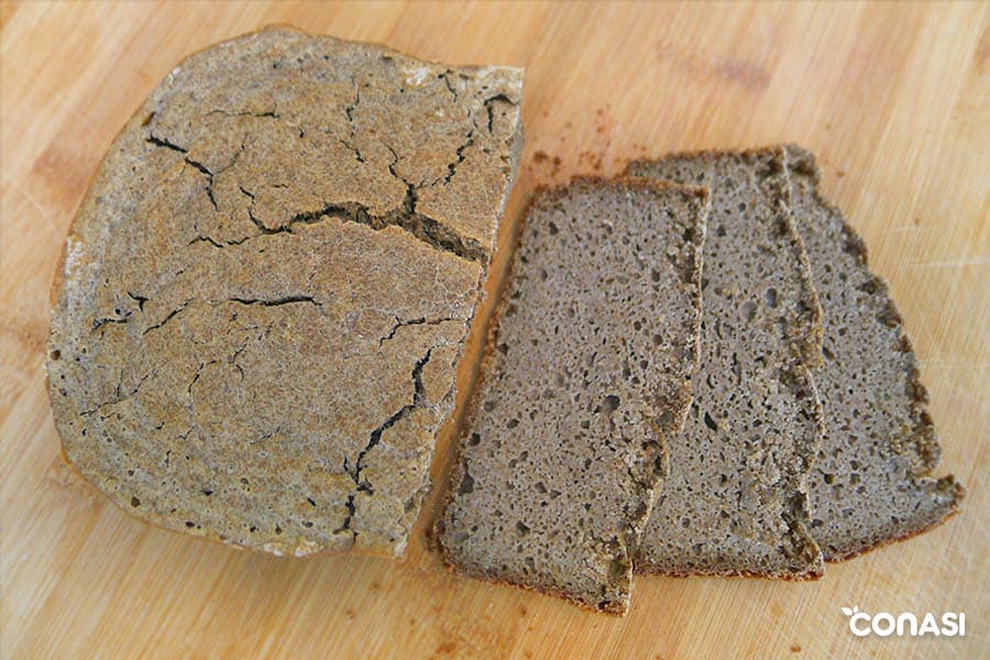 Pan de trigo sarraceno remojado y yuca, sin gluten