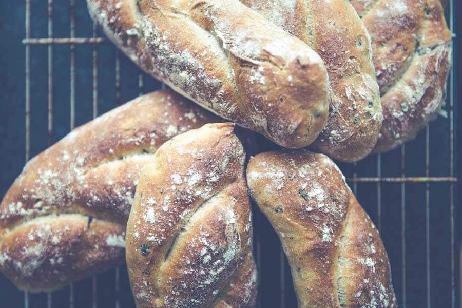 Hornear el pan: qué ocurre durante la cocción y tipos de horneado