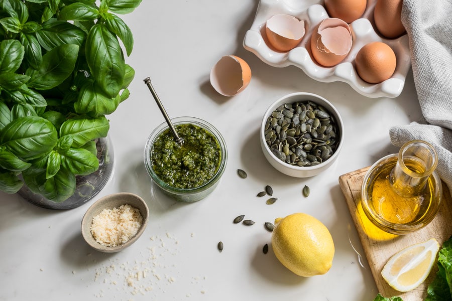 Ingredientes que se usan para la frittata de espinacas.